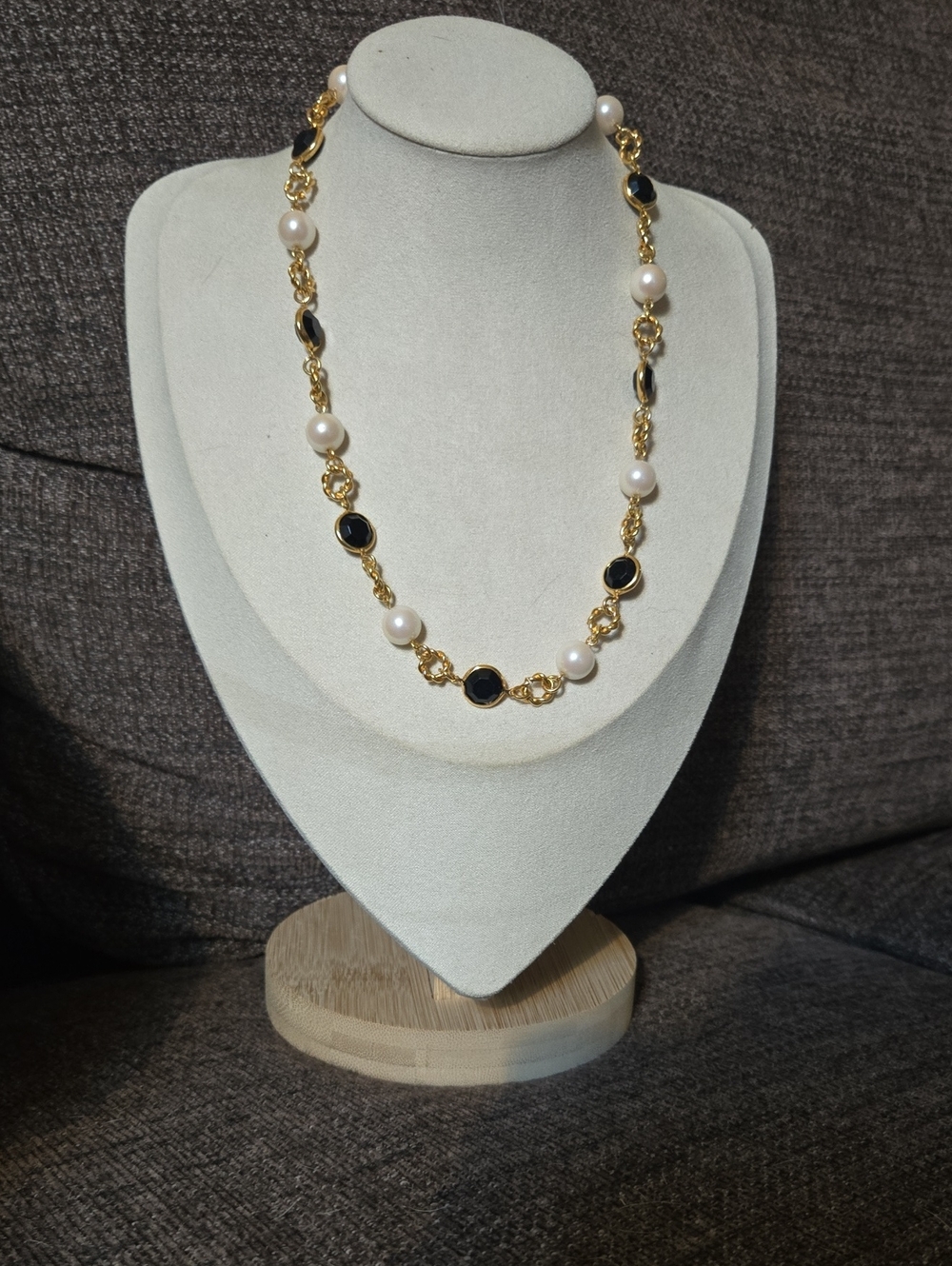 Vintage Gold-Tone Black Gem and Faux Pearl Necklace 90s 80s💫